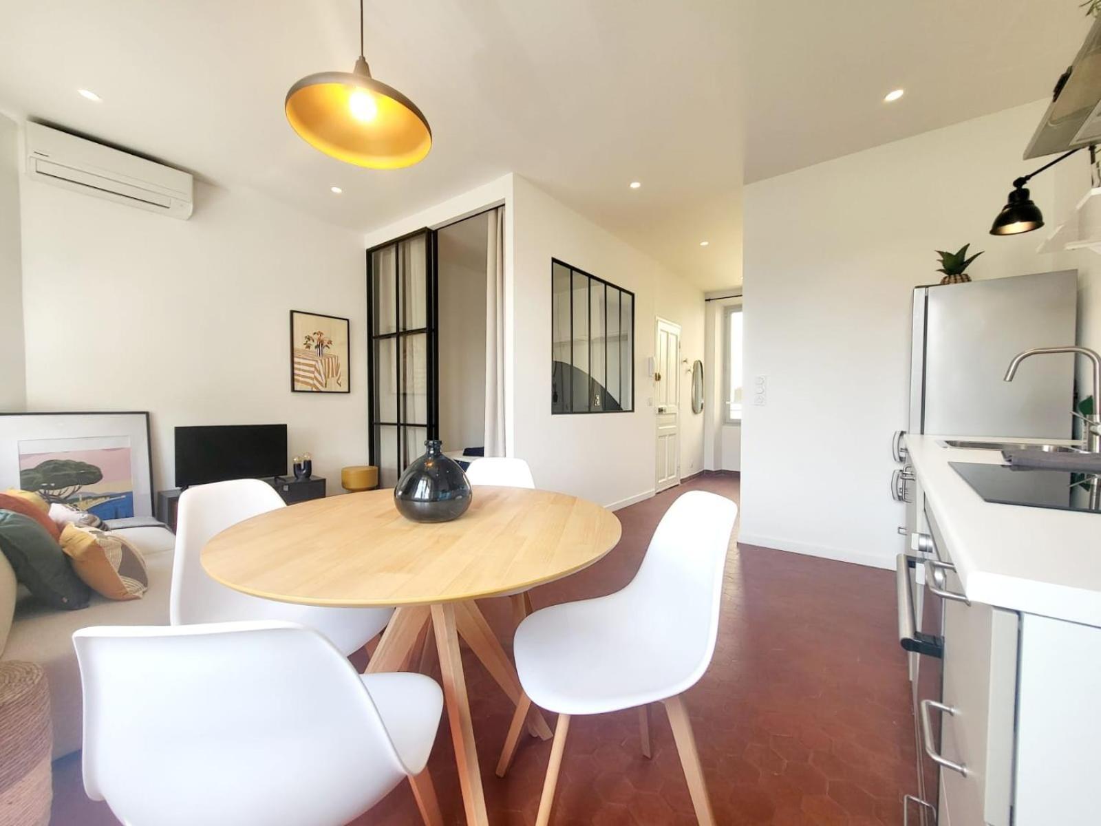 L'isnard 2 - T2 Climatise Dans Le Vieil Appartement