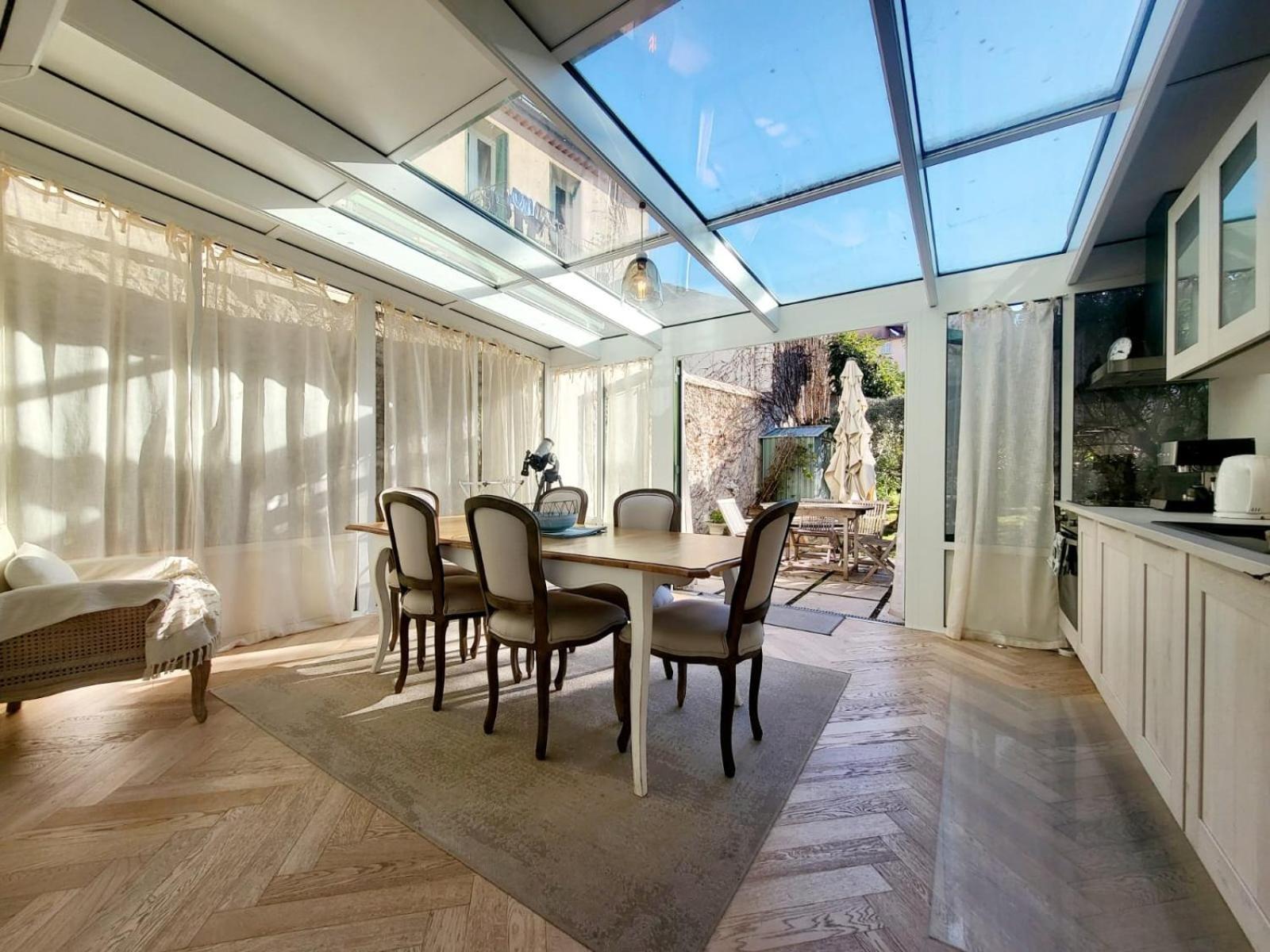 Le Petit Four Jardin - Dans Le Vieil Appartement *