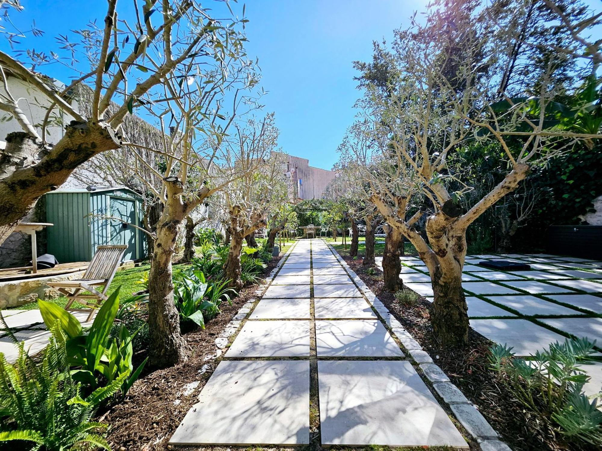 Le Petit Four Jardin - Dans Le Vieil