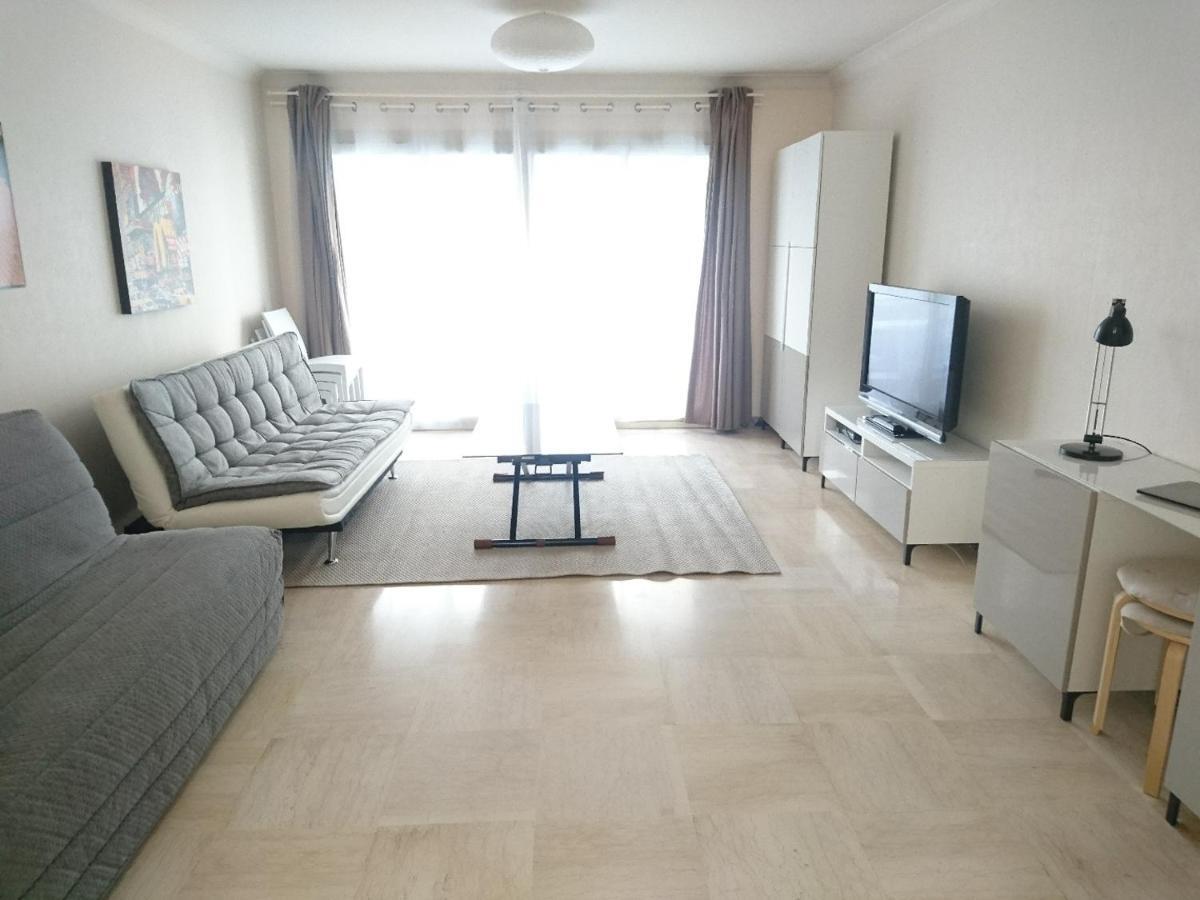 Apartamento One-bedroom Near The And The Old Town *