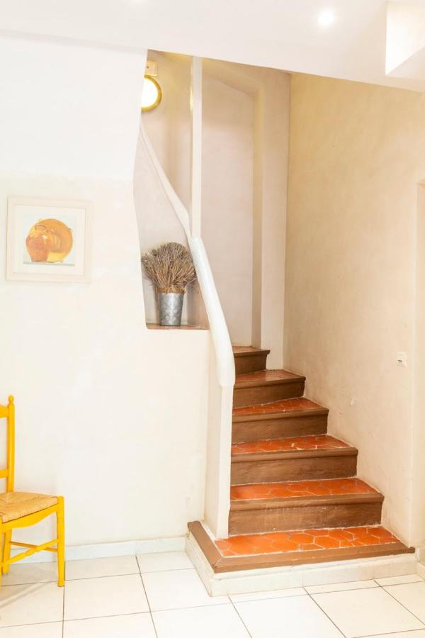 Renting Chez Sophie - 2 Bedroom 2-4pers Terrace Sea View Pool Garage