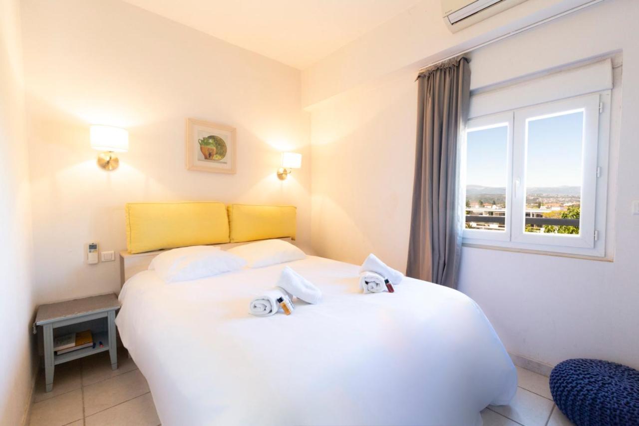 Renting Chez Sophie - 2 Bedroom 2-4pers Terrace Sea View Pool Garage Apartment
