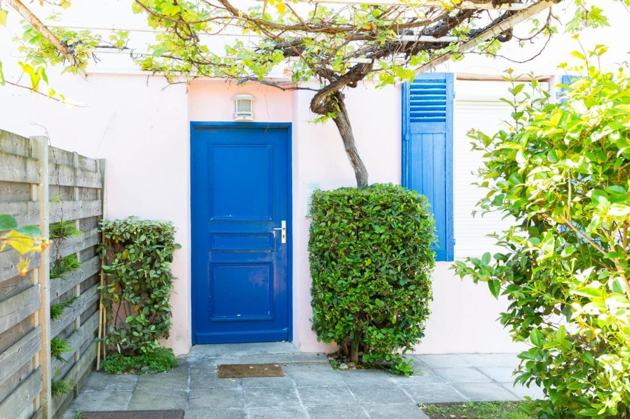 Renting Chez Sophie - 2 Bedroom 2-4pers Terrace Sea View Pool Garage Apartment