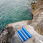 Bnb Renting Cap D\'Antibes Seafront Direct Access To The Sea
