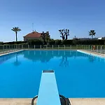 Sea View Pool Bright And Modern Flat Near Beach