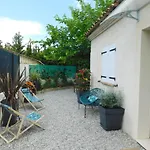 Petite Villa Familiale Dans Quartier Residentiel - Villa Les Muriers