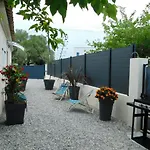 Petite Villa Familiale Dans Quartier Residentiel - Villa Les Muriers