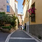 Beautiful Flat In The Old Town Of Antibes - Welkeys