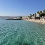 Spacieux F2 Climatise Proche De La Mer