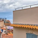 2-Star Apartment Close To Beaches And All Amenities