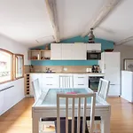 2-Star Apartment Close To Beaches And All Amenities