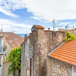 2-Star Apartment Close To Beaches And All Amenities