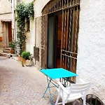 Maison De Village Au Coeur Du Vieil Antibes.
