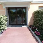 Joli 2P Climatise Dans Residence Calme Et Securisee Avec Piscine