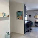 Deux pièces spacieux Place de Gaulle centre-ville d\'Antibes avec extérieur