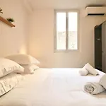 Fersen Bright Apartment Renovated For 5 People In Center Of Old Antibes