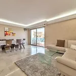 La Pinede Apartement Equiped With Air Conditioning And A Pool!