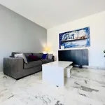 Le Pinede - Apt 4 Prs- Parking - Clim - 500M Plages