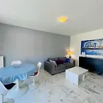 Le Pinede - Apt 4 Prs- Parking - Clim - 500M Plages