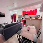 Le Red Light : Apt 4 Prs, Clim, 300M Des Plages