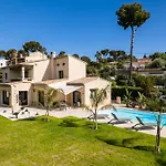 Calm Family House With Swimming Pool