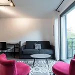 New Listing - 1 Bed Apt,Air-Con,Beach Access,Sea