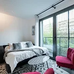New Listing - 1 Bed Apt,Air-Con,Beach Access,Sea