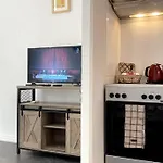 Studio Balcon, Centre Ville, Proximite Plages, Commerces, Restaurants, Musees...