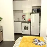 Studio Balcon, Centre Ville, Proximite Plages, Commerces, Restaurants, Musees...