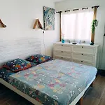 2 pièces climatisé avec balcon dans le vieil Antibes, résidence moderne avec ascenseur
