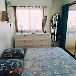 2 pièces climatisé avec balcon dans le vieil Antibes, résidence moderne avec ascenseur