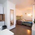 Location Studio Avec Loggia