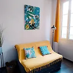 Grand 2 Pieces Renove Climatise, Vieil Antibes, Proche Port