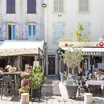 Appartement Authentique Situe En Plein Centre D\'Antibes