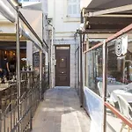 Appartement Authentique Situe En Plein Centre D\'Antibes