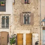Appartement Authentique Situe En Plein Centre D\'Antibes