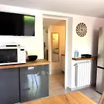 Appartement Deux Pieces Donnant Sur Un Jardin