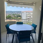 Grand 2 Pieces Climatise Dans Residence De Standing Avec Vue Piscine Au Bord De La Mer
