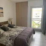 Grand 2 Pieces Climatise Dans Residence De Standing Avec Vue Piscine Au Bord De La Mer