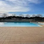 F2 Climatise, Piscine, Parking, Tout A Pied