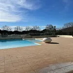 F2 Climatise, Piscine, Parking, Tout A Pied