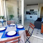 Grand Studio Vue Mer A Antibes