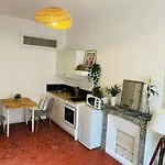 Studio En Plein Coeur Du Vieil Antibes, Vue Sur Place Romantique