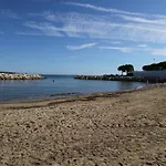 Beau T2 A 200M De La Mer Et Proches Toutes Commodites