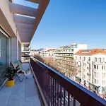 Skyline 2-Bedroom Flat With Epic Views - Roi Chevalier