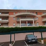 Cosy 2 Pieces Avec Piscine Et Parking