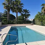 Cosy 2 Pieces Avec Piscine Et Parking