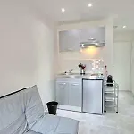 301-Studio Au Calme Entierement Renove
