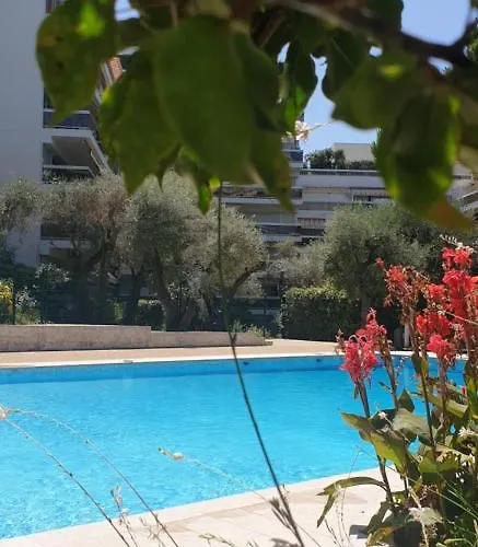 Studio/quartier résidentiel/piscine/plages à 5min à pied