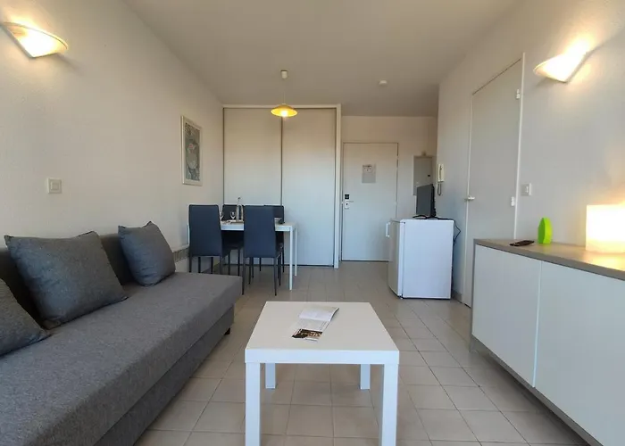 Appartement 2 Pieces Avec Piscine, Terrasse Et A 400M De La Plage A Antibes - Fr-1-252-164